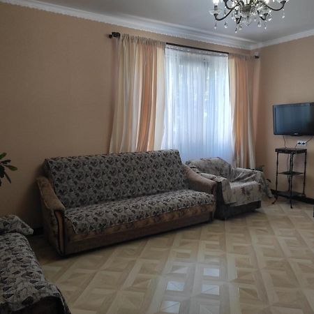 Гостевой Дом Лума Hotel Sukhumi Exterior photo