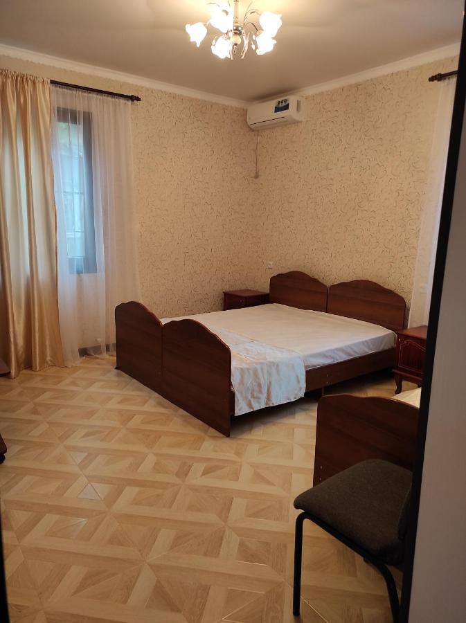 Гостевой Дом Лума Hotel Sukhumi Exterior photo