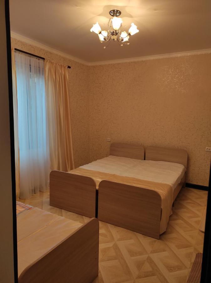 Гостевой Дом Лума Hotel Sukhumi Exterior photo
